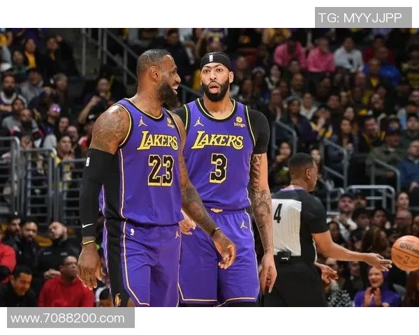 贝西克与摩纳哥的精彩对决结果揭晓球迷热议赛场表现