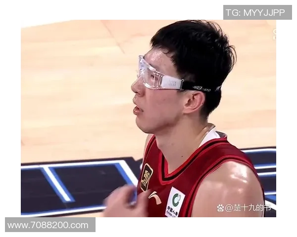 周琦在CBA比赛中表现抢眼，助球队拿下关键胜利