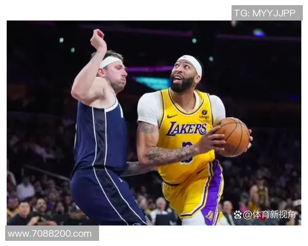 活塞与湖人激战正酣赛场比分72比52谁能逆转胜局