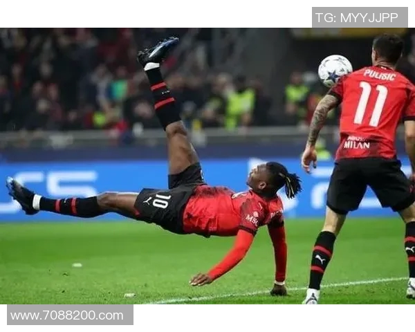 广岛三剑与横滨水手的激烈对决展现足球魅力与团队精神 广岛三剑与横滨水手的激烈对决展现足球魅力与团队精神